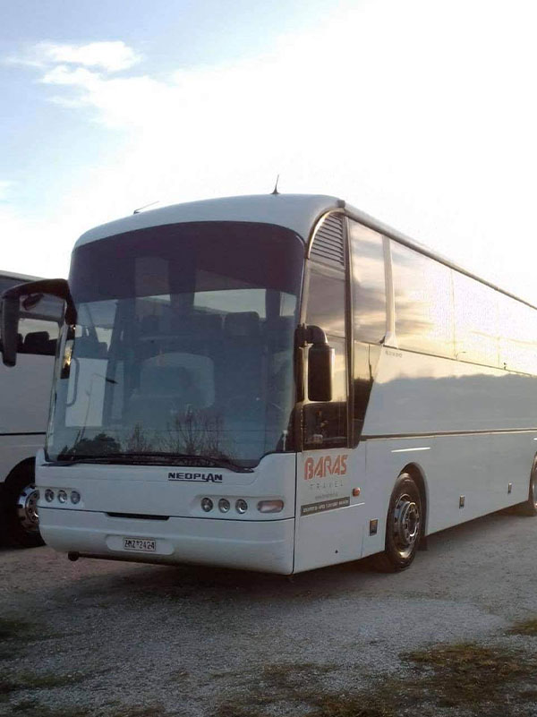baras-white-bus